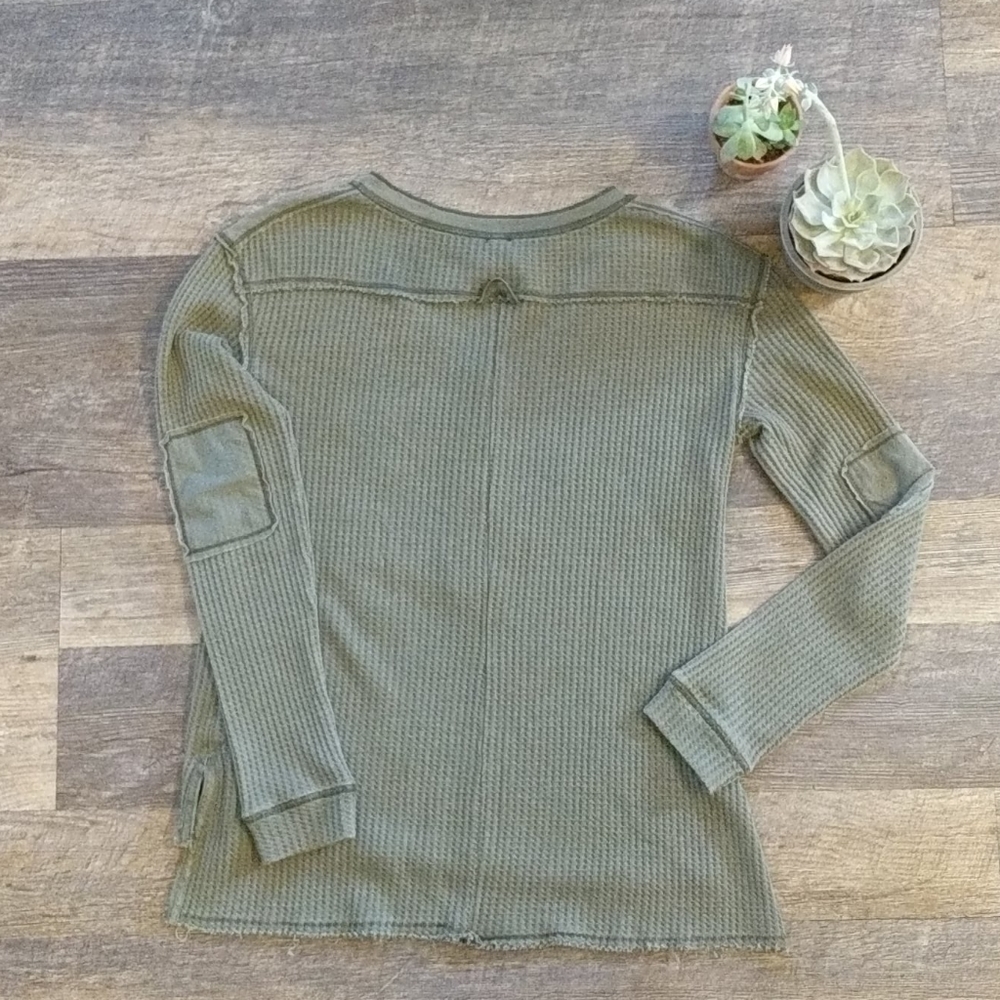 EUC 🔥 Free People Badged Henley - Picture 3 of 3